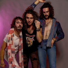 WILD PLANES Bring Rock Swagger on “Money”