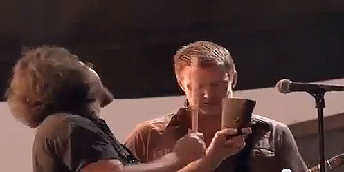 EDDIE VEDDER BRINGS MORE COWBELL TO QUEENS OF THE STONE AGE!