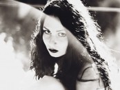 Onyria - helena - black and white