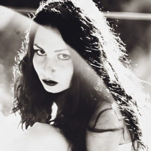 Onyria - helena - black and white