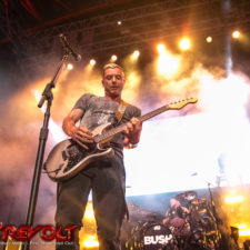 Bush makes stop in Kansas City on their Black and White Rainbows Tour